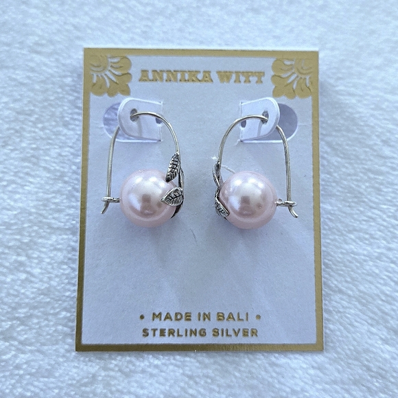 Annika Witt Pink🩷 Pearl And Leaves🍃 Earrings - Picture 2 of 16